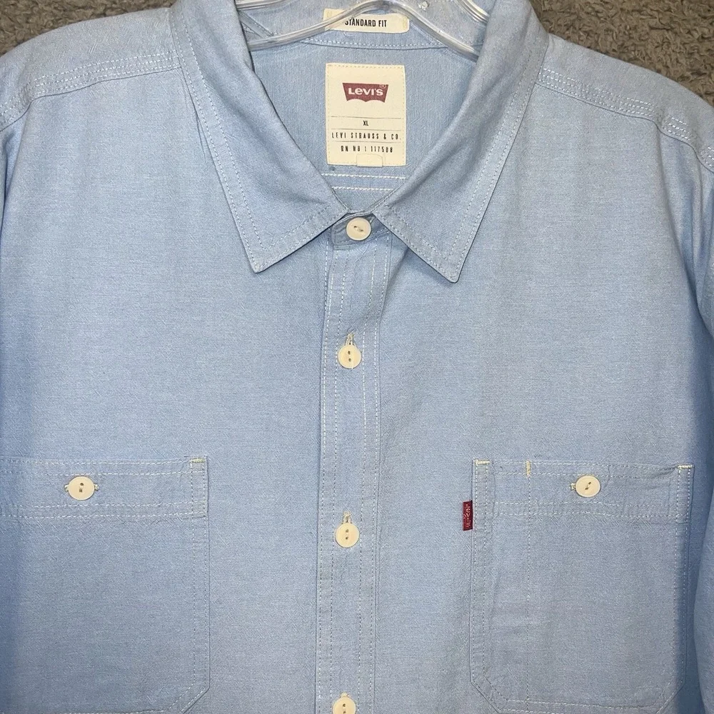 Levi's Shirt Men's Size XL Blue Denim Relaxed Light Wash Jean Work Button Up‎